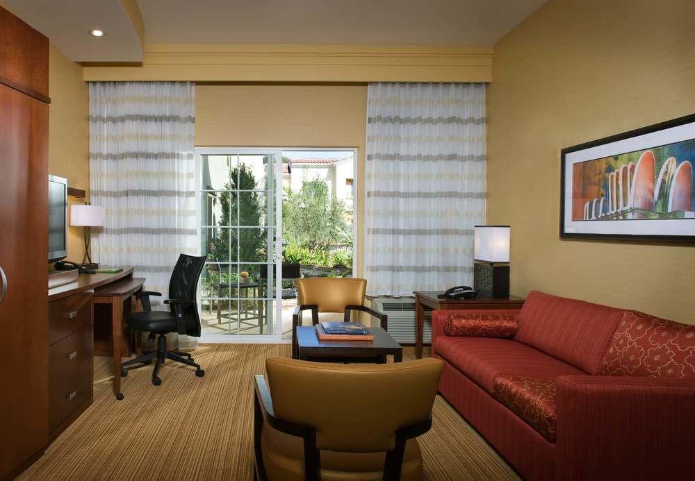 Hotel Courtyard By Marriott Santa Barbara Goleta Exterior foto