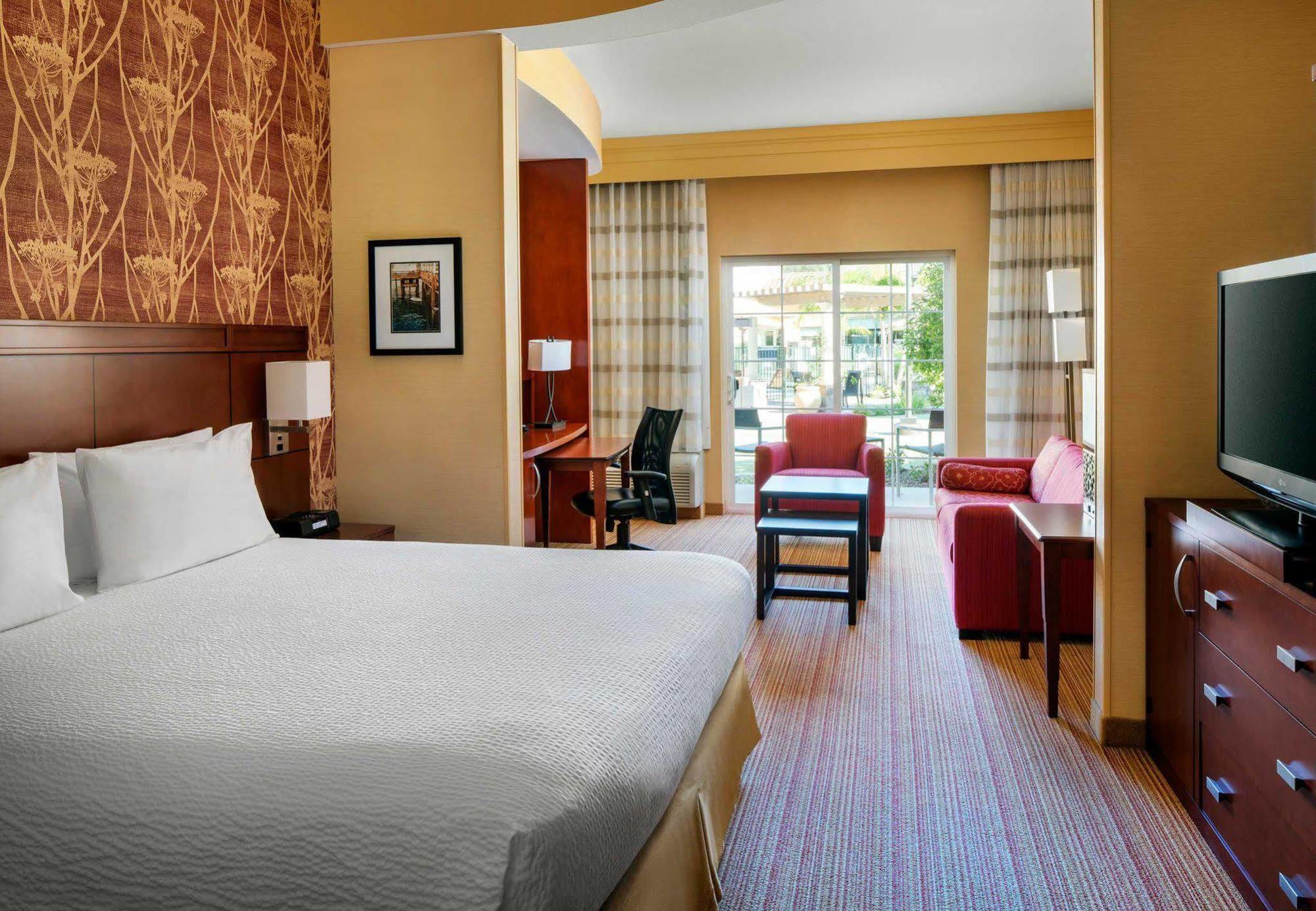 Hotel Courtyard By Marriott Santa Barbara Goleta Exterior foto